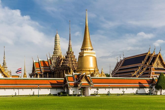 Bangkok Private Grand Palace Emerald Buddha and Reclining Buddha - Wat Phra Kaew and the small Emerald Buddha