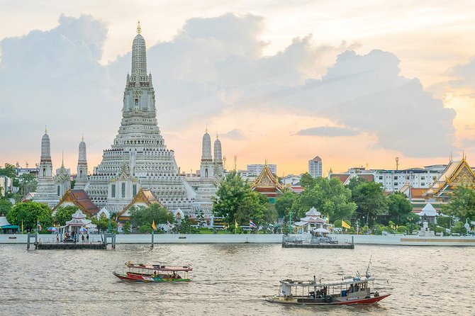 Bangkok Royal Road - Top 3 Major Monuments (Grand Palace, Wat Pho, Wat arun) - What the guide adds to the experience