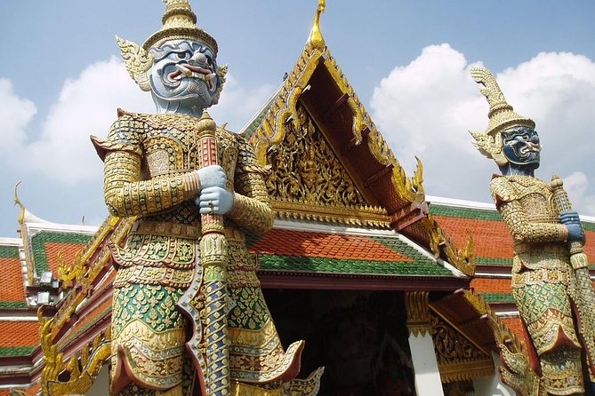 Bangkok's Best Temple Emerald Buddha with Royal Grand Palace Tour - Clothing, comfort, and respectful behavior