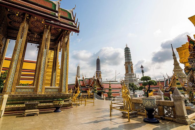 Bangkok's Grand Palace Complex and Wat Phra Kaew Tour - Wat Phra Kaew and the small Emerald Buddha