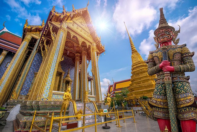 Bangkok's Landmarks Tour : GrandPalace WatTraimit WatPho WatArun - Why this Bangkok temple day works well