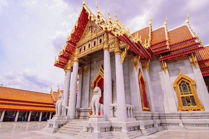 Bangkok's Landmarks Tour : GrandPalace WatTraimit WatPho WatArun - Lunch before the royal compound
