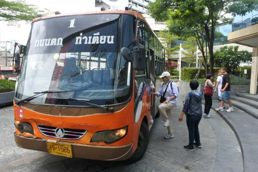 Bangkok Safari: Palace and Temple Tour with Lunch - Starting at River City Bangkok