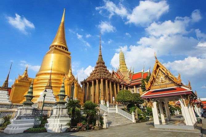 Bangkok Two Temple Tour: Wat Pho, Emerald Buddha & Grand Palace - Three Bangkok icons packed into one morning