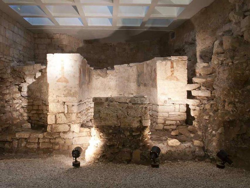 Bari: Simi Palace and Byzantine Church Tour with Ticket - Reading the Byzantine church ruins