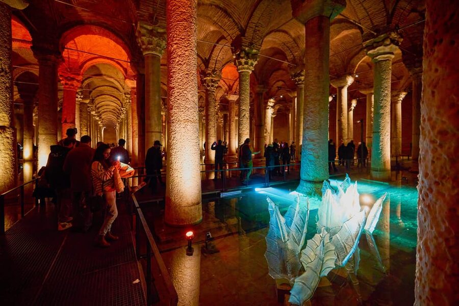 Basilica Cistern, Hagia Sophia, Blue Mosque & Topkapi Palace - The Blue Mosque and its careful dress code