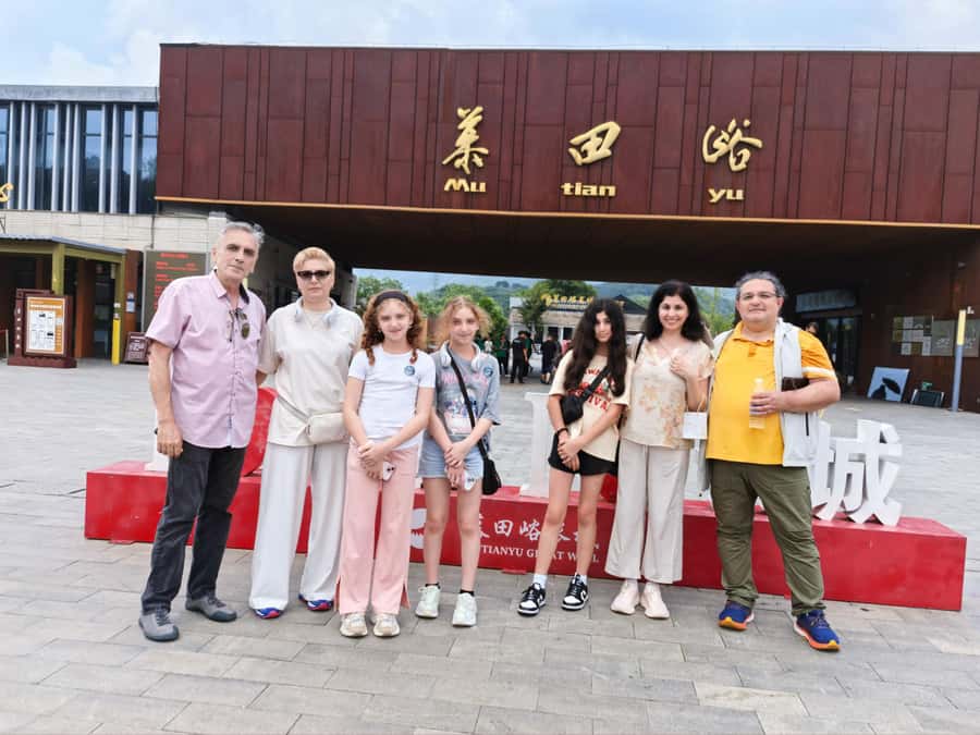 Beijing: Mutianyu Great Wall & Summer Palace Day Tour - Three hours in the Summer Palace