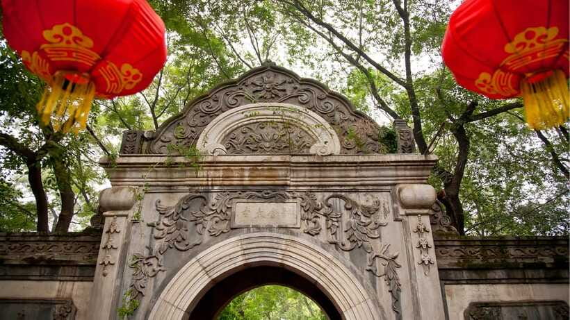 Beijing: Prince Kung's Palace Museum Ticket—Must-See Spot - Entering a mansion built for Qing power