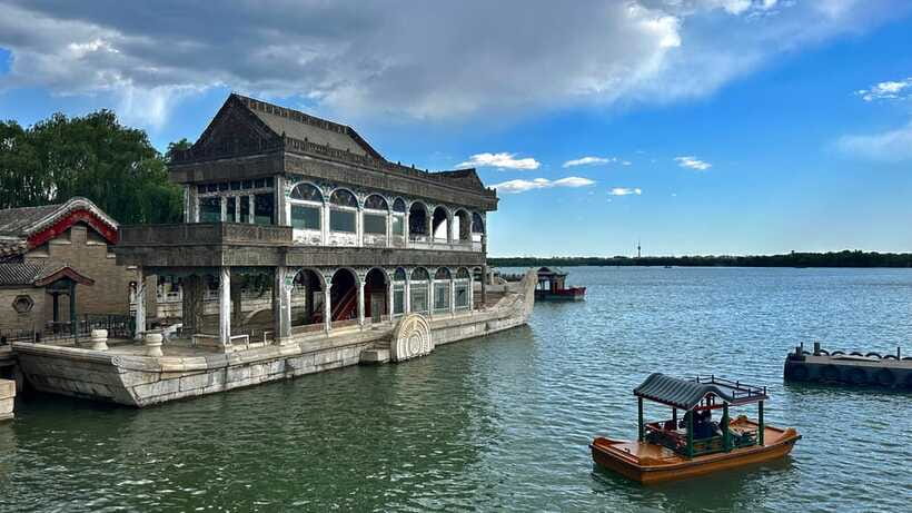 Beijing: Summer Palace Private Tour with Optional Activities - What the guide adds to the visit