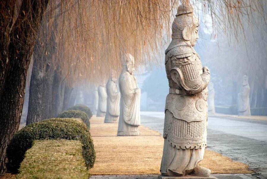 Beijing: Summer Palace, Sacred Road&Ming Tombs Private Tour - Optional Dragon Boat views on Kunming Lake