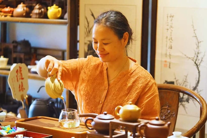 Beijing：Summer Palace & Tea or Calligraphy Experience Tour - Zha Jiang Mian gives lunch a Beijing accent