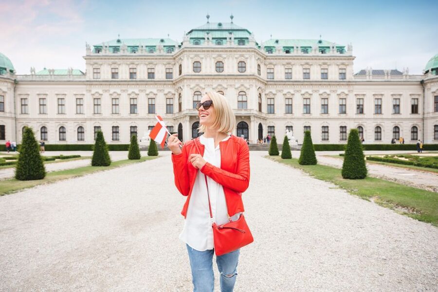 Belvedere Palace: Tour with Skip-the-Line/Transfer Options - Private guides versus the 24-person group