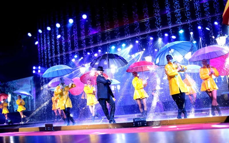 Benidorm: Show at Benidorm Palace - What happens during the 2.5-hour show