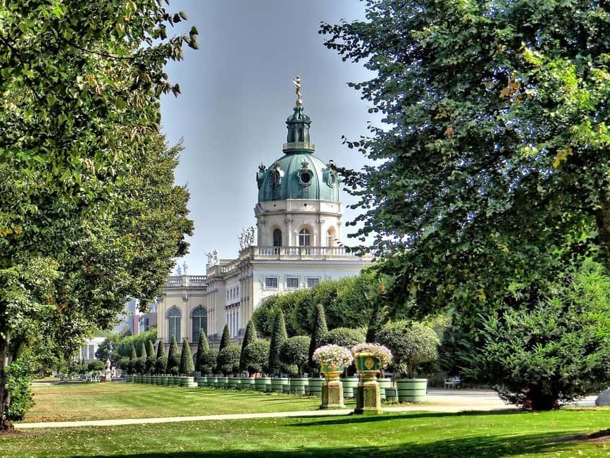 Berlin: Charlottenburg Palace & Gardens Ticket & Audio Tour - How the WeGoTrip audio tour works