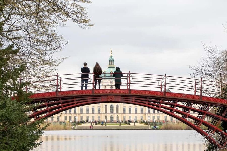 Berlin: Charlottenburg Palace & Gardens Ticket & Audio Tour - Small details that make the visit better