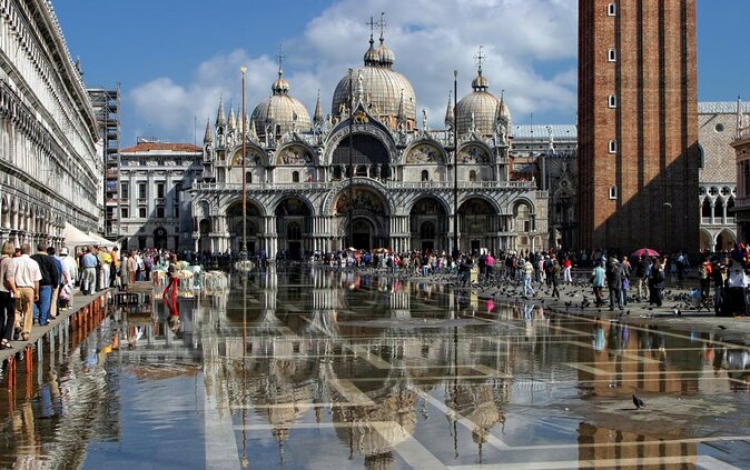 Best Of Venice: Saint Mark's Basilica, Doges Palace with Guide and Gondola Ride - Why this tour works as a first look at Venice