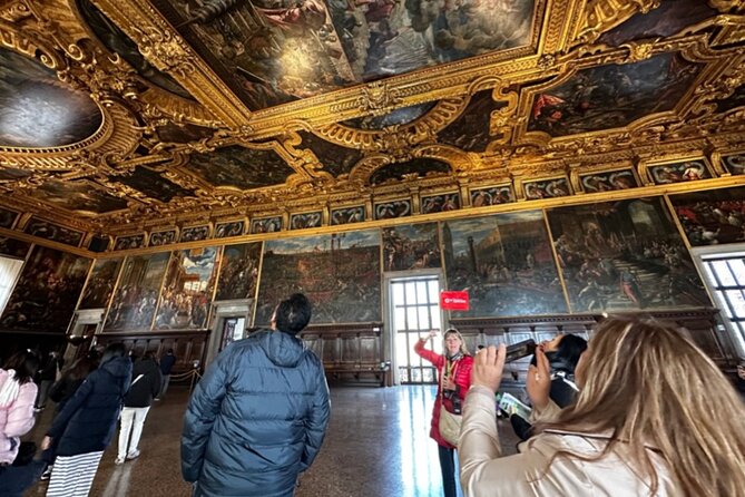 Best Of Venice: Saint Mark's Basilica, Doges Palace with Guide and Gondola Ride - Group size, walking, and practical comfort