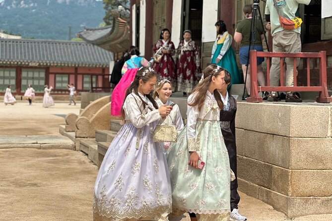 Best Seoul City Tour (Gyeongbokgung Palace,Insadong,Namsan Tower) - The ginseng stop is more shop than museum