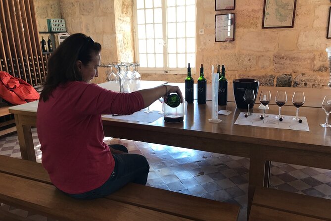 Blending workshop and tour of the chateau - Bottling your personalized Bordeaux