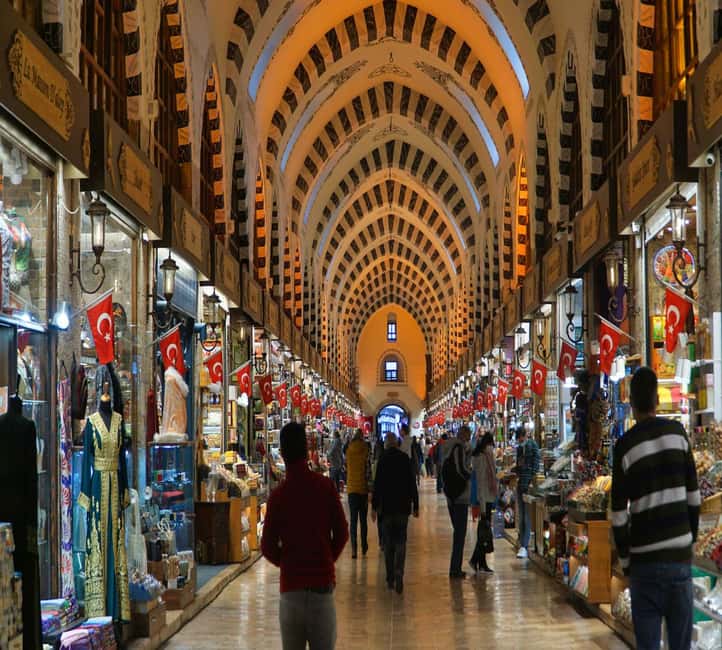 Blue Mosque, Hagia Sophia, Topkapi Palace &Grand Bazaar Tour - Should you book the Blue Mosque and palace tour?