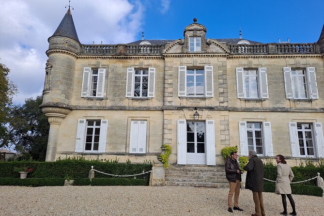 Bordeaux Médoc Region Private Wine Lovers Tour with Chateau Visits & Tastings - Lunch in Médoc: simple or more polished