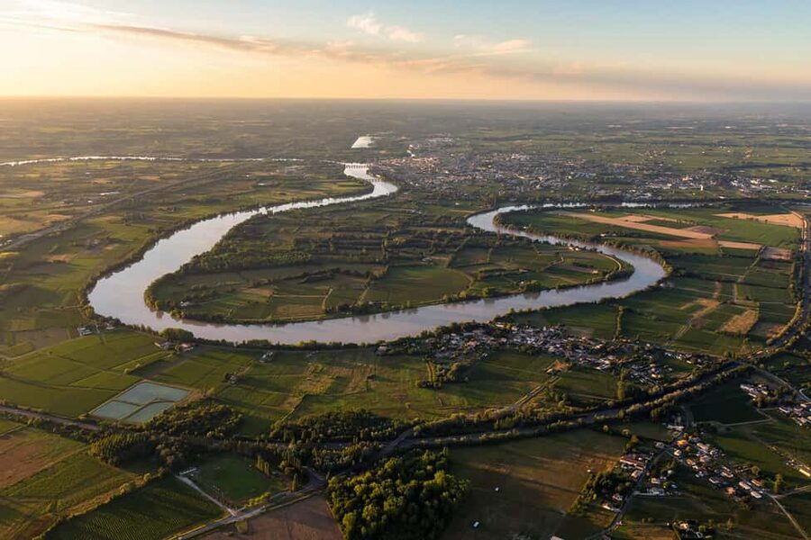 Bordeaux: Panoramic flight over vineyards and châteaux - Key points to know before booking