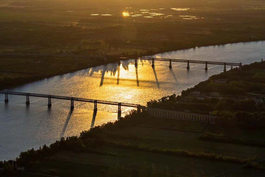 Bordeaux: Panoramic flight over vineyards and châteaux - Seeing Bordeaux wine country from above