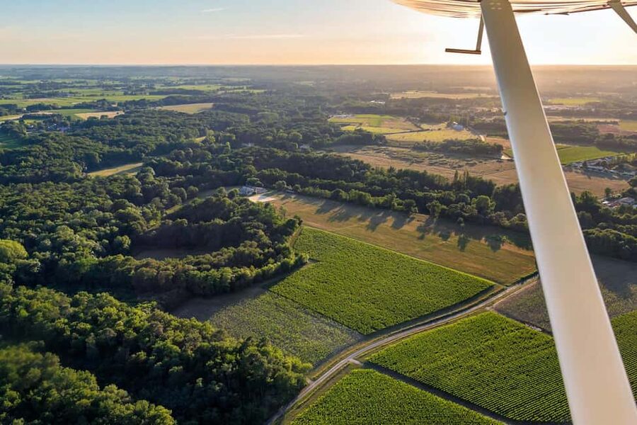 Bordeaux: Panoramic flight over vineyards and châteaux - The wider Gironde view for about 20 minutes