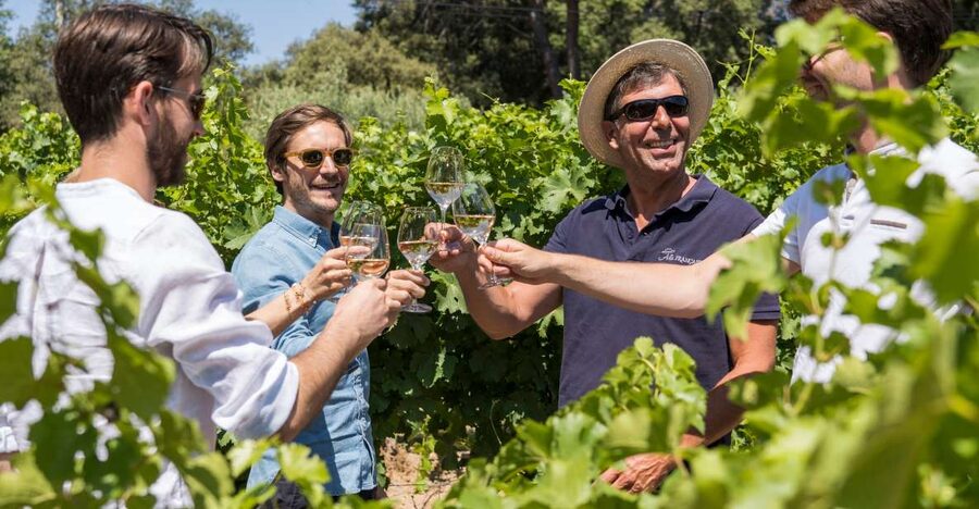Bordeaux: Saint-Emilion Village Day Trip, 2 Chateaux & Lunch - Walking Saint-Émilion before the wine estates