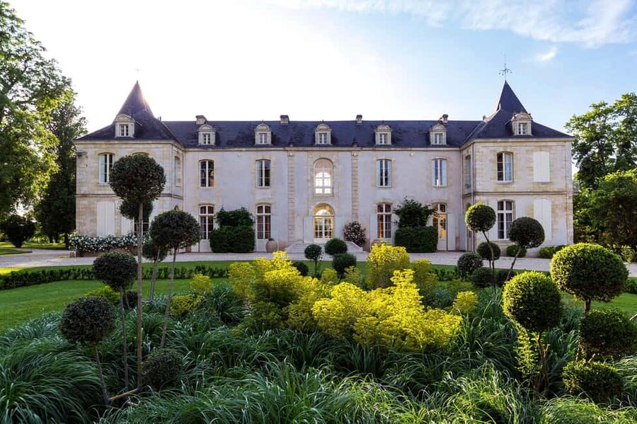 Bordeaux: Visit to Château de Reignac and prestige tasting - From grapes to barrels in 90 minutes