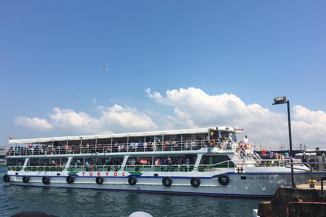 Bosphorus Cruise With Dolmabahçe Palace and Fortresses - The Spice Market and a central finish