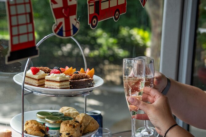 Buckingham Palace & Afternoon Tea Sightseeing Tour with PG Tips - Taking the palace at your own pace
