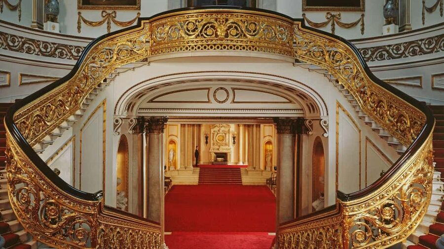 Buckingham Palace State Rooms Entry & Royal London Audio App - The White Drawing Room and royal presentation