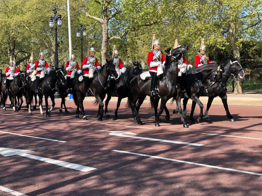 Buckingham Palace Visit and Changing of the Guard Tour - Entering Buckingham Palace State Rooms
