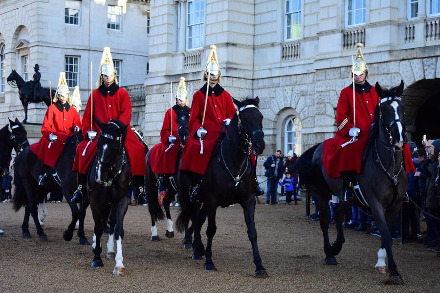 Buckingham Palace Visit and Changing of the Guard Tour - What the Palace Audio Tour Adds