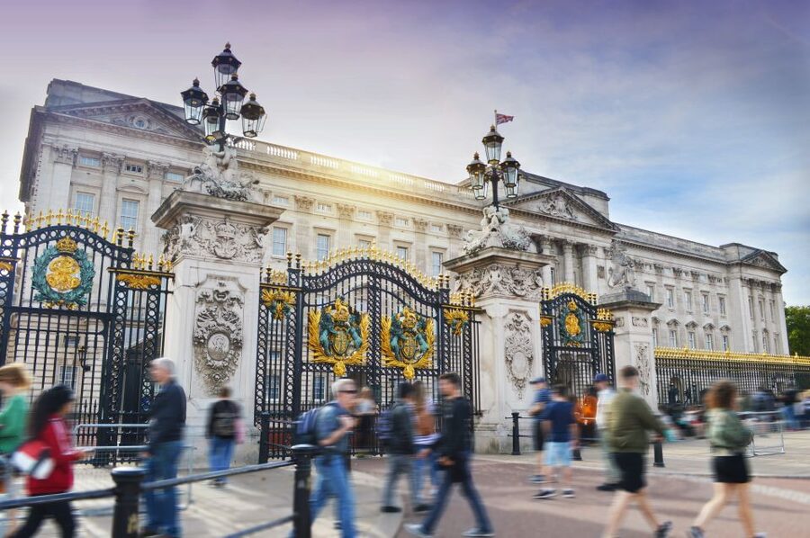 Buckingham Palace Visit and Changing of the Guard Tour - Palace Gardens and Seasonal Timing