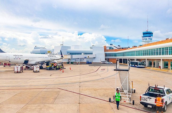 Cancun Airport and Riu Palace Peninsula Private Shuttle - The roughly 40-minute ride to Riu Palace Peninsula