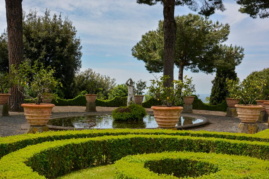 Castel Gandolfo: Papal Palace Entry Ticket and Audio Guide - What the self-guided format feels like