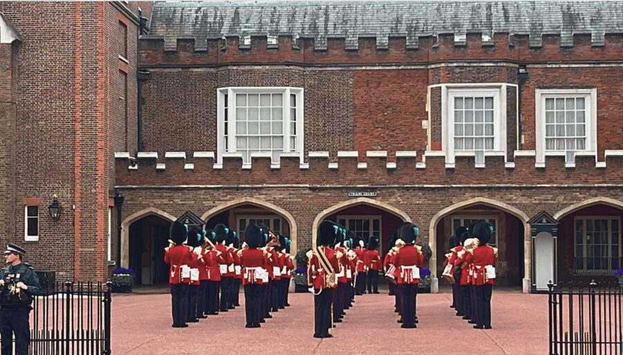 Changing of the Guard at Buckingham Palace - Why this tour works better than simply waiting at the Palace