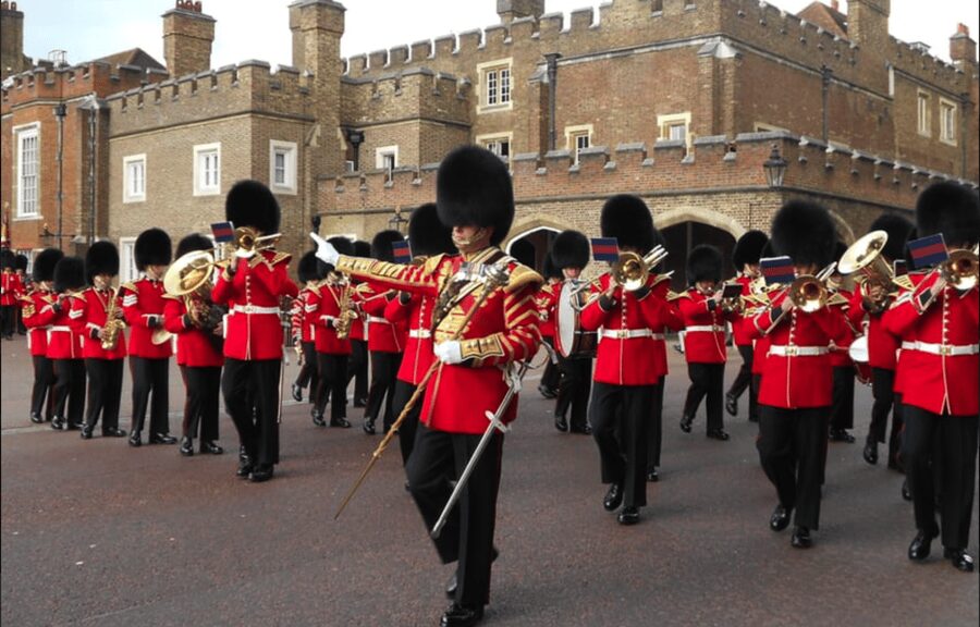 Changing of the Guard at Buckingham Palace - Buckingham Palace: the main event begins