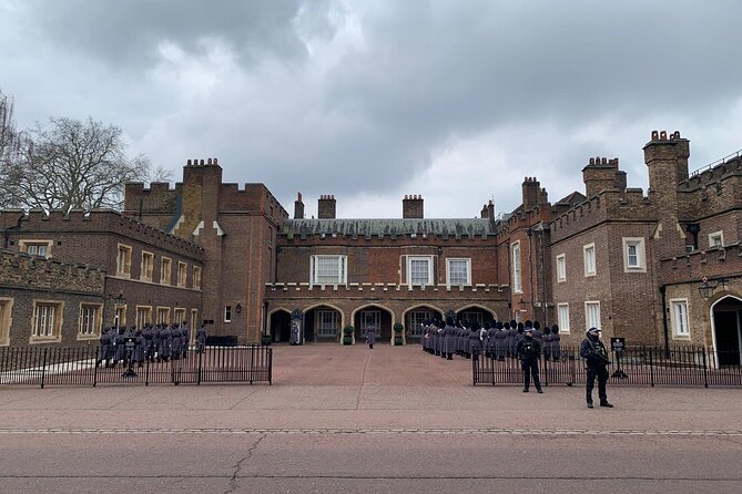 Changing of the Guard at Buckingham Palace Experience - Why this tour works better than simply waiting at the palace
