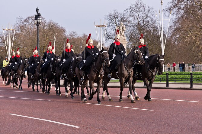 Changing of the Guard Guided Tour at Buckingham Palace - Watching the Household Cavalry and foot guards