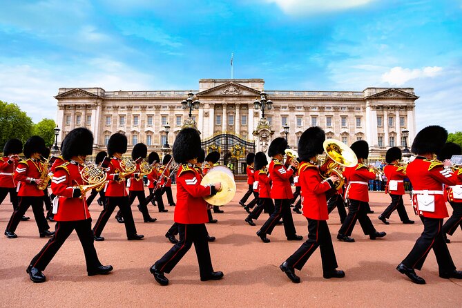 Changing of the Guard Guided Tour at Buckingham Palace - St. James’s, Clarence House, and the walk to Buckingham Palace