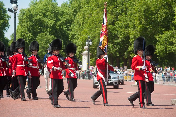 Changing of the Guard Guided Tour at Buckingham Palace - Timing, weather, and the royal schedule