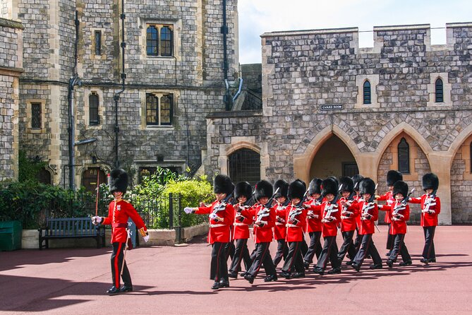 Changing of the Guard Guided Tour at Buckingham Palace - Is $19.34 good value?