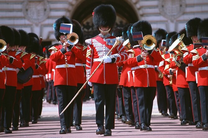 Changing of the Guard Walking Tour in London at Buckingham Palace - Why the Changing of the Guard is better with a route