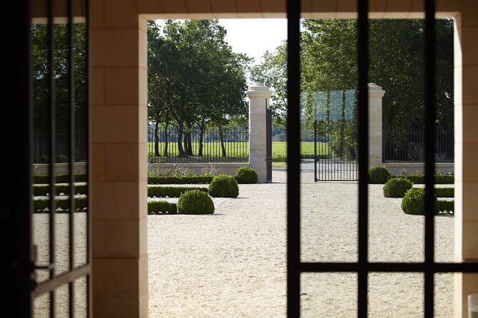 Château de Fieuzal, Pessac-Léognan: Visit and Tasting - The Fieuzal Bee white tasting