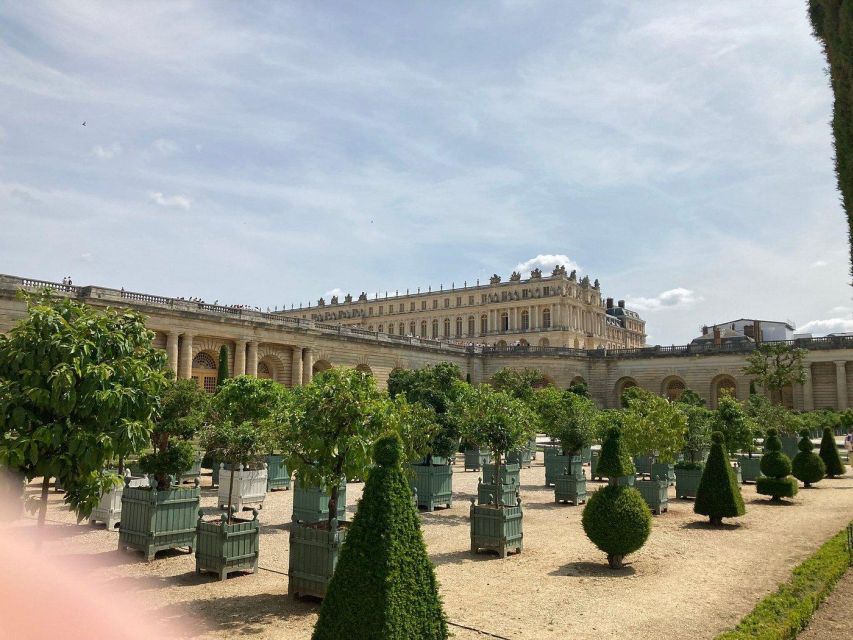 Chateau de Fontainebleau & Chateau de Versailles - Private pickup from 11 Paris arrondissements