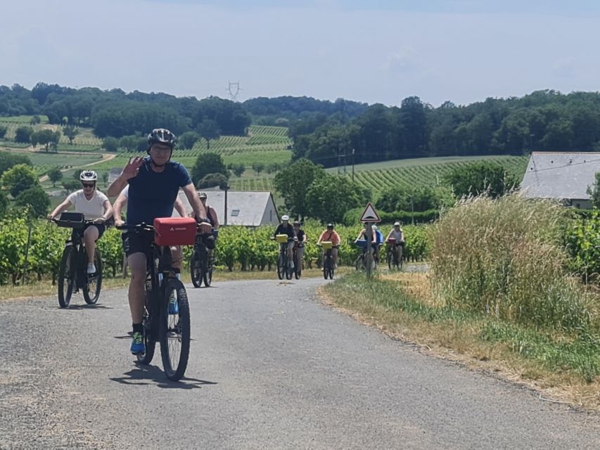 Chateaux de la Loire cycling ! - Picnic under the trees, with practical charm