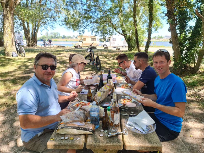 Chateaux de la Loire cycling ! - Cheverny vineyards and Loire wine